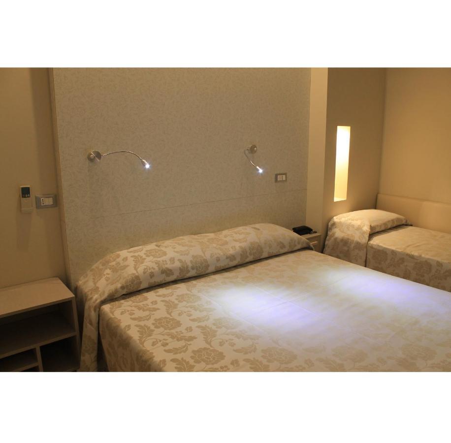 Hotel Astor B&B ลิโด ดิ กลาสเซ ภายนอก รูปภาพ