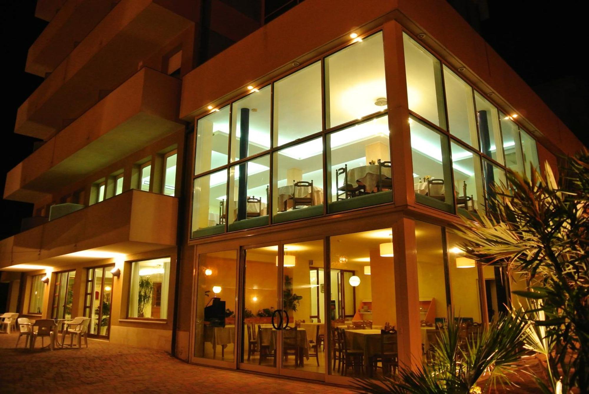 Hotel Astor B&B ลิโด ดิ กลาสเซ ภายนอก รูปภาพ